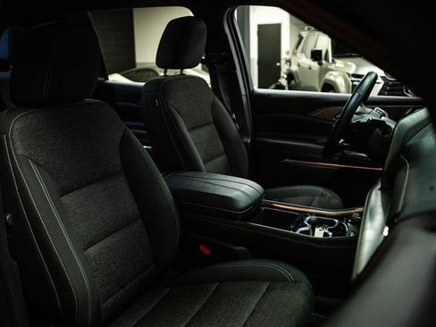 Used 2025 Chevrolet Traverse LT image 15