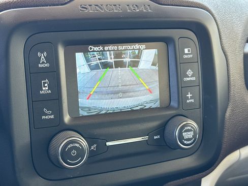 Used 2016 Jeep Renegade Latitude FWD image 20