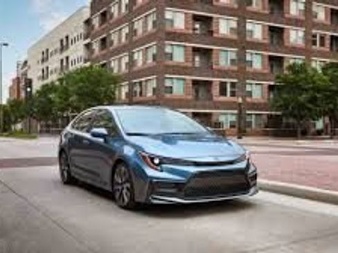 Used 2022 Toyota Corolla SE w/ SE Premium Package FWD image 1