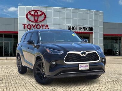Used 2024 Toyota Highlander LE