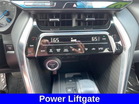 Used 2023 Toyota Venza XLE AWD/4WD image 18