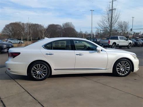 Used 2016 Lexus LS 460 w/ Comfort Package image 9