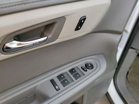 Used 2017 Chevrolet Traverse LS FWD image 16