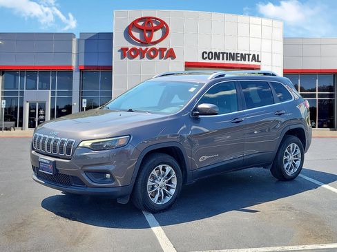 Used 2020 Jeep Cherokee Latitude Plus w/ Cold Weather Group AWD/4WD image 3