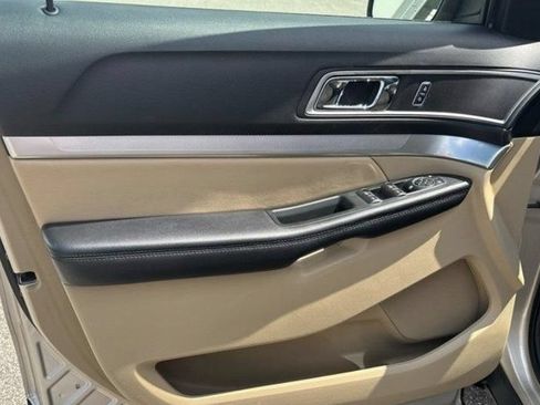 Used 2017 Ford Explorer XLT w/ Equipment Group 202A AWD/4WD image 27