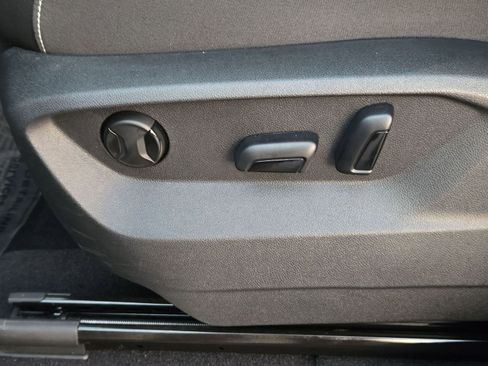 Used 2024 Volkswagen Atlas SE image 23