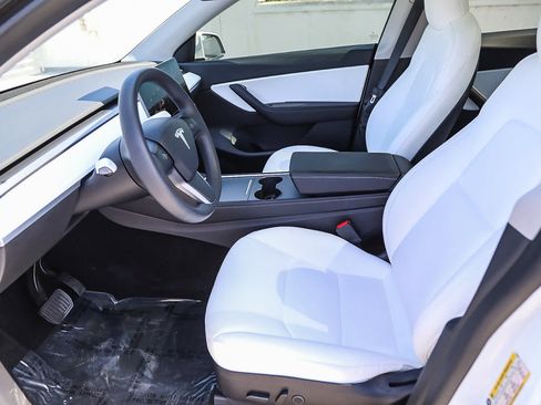 Used 2021 Tesla Model Y Long Range AWD/4WD image 16