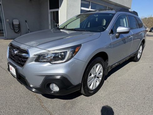 Used 2019 Subaru Outback 2.5i Premium image 3