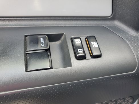 Used 2014 Toyota FJ Cruiser 4WD w/ Upgrade Package image 17