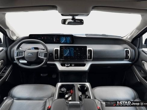 Used 2025 Ford Expedition Active RWD image 9