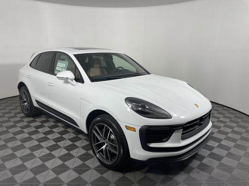 Certified 2026 Porsche Macan AWD/4WD image 9