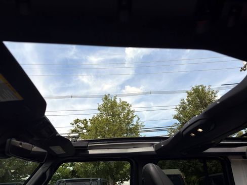 New 2026 Jeep Wrangler Unlimited Rubicon AWD/4WD image 9