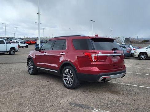 Used 2017 Ford Explorer Platinum image 3