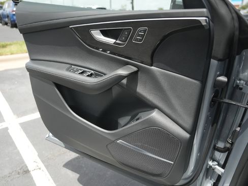 Certified 2025 Audi Q8 Prestige w/ Prestige Package image 19