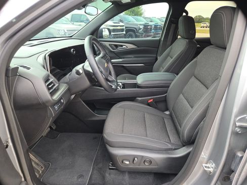 Used 2025 Chevrolet Traverse LT w/ Driver Confidence Package FWD image 9
