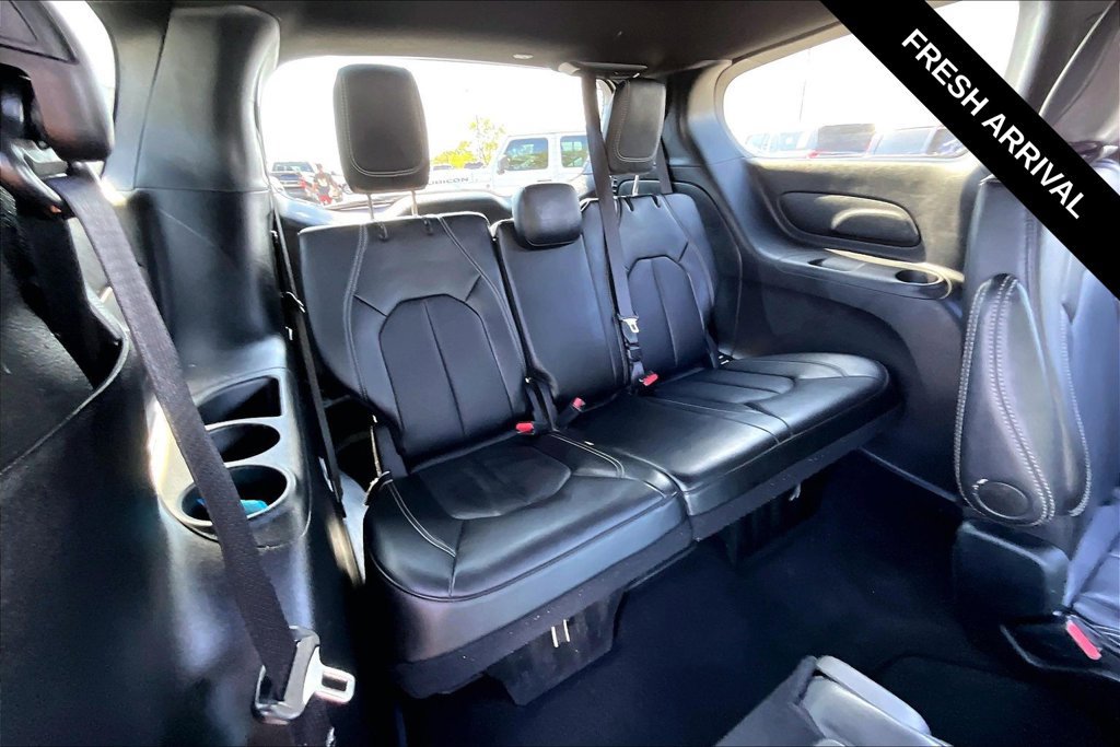 Used 2025 Chrysler Pacifica Select FWD image 24