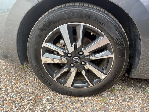 Used 2025 Nissan Versa SV FWD image 24