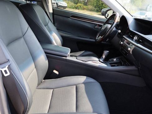 Used 2018 Lexus ES 300h w/ Navigation Package FWD image 15