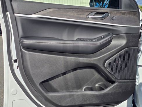 New 2025 Jeep Grand Cherokee L Limited image 35