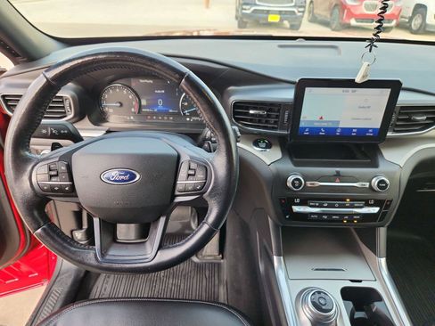 Used 2020 Ford Explorer XLT w/ Equipment Group 202A AWD/4WD image 11
