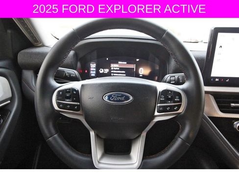 Used 2025 Ford Explorer Active RWD image 16