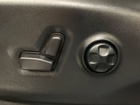 Used 2025 Chrysler Pacifica Select FWD image 19
