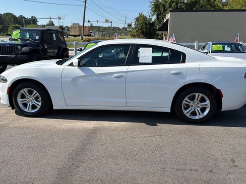 Used 2022 Dodge Charger SXT RWD image 2