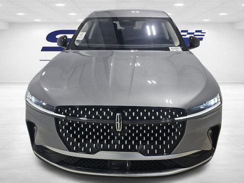 Used 2025 Lincoln Nautilus Premier image 3