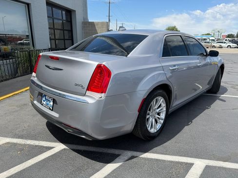 Used 2016 Chrysler 300 C RWD image 7