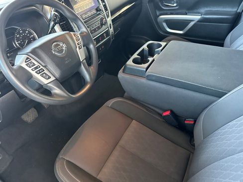 Used 2021 Nissan Titan SV image 10
