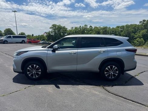 Certified 2025 Toyota Highlander XLE AWD/4WD image 6