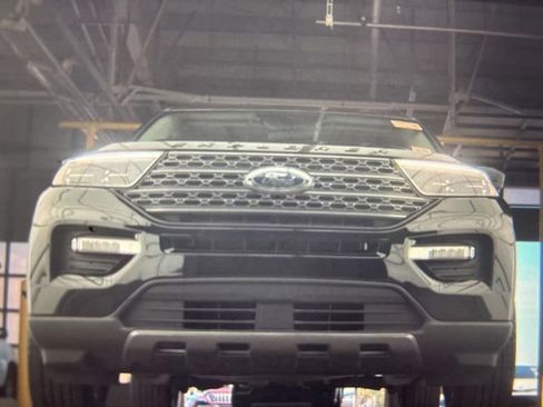 Used 2024 Ford Explorer XLT w/ Equipment Group 202A AWD/4WD image 12