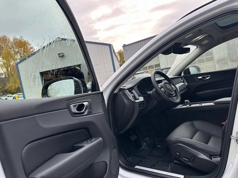 Used 2025 Volvo XC60 B5 Plus w/ Protection Package Premier image 20