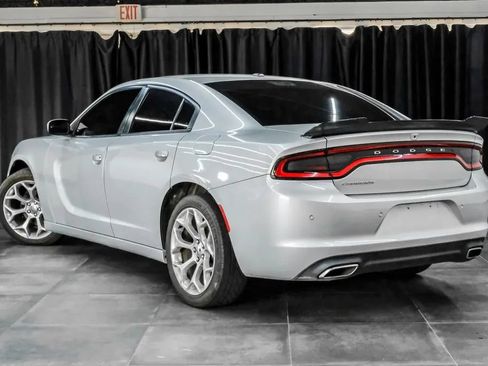 Used 2022 Dodge Charger SXT w/ Leather Interior Group RWD image 13