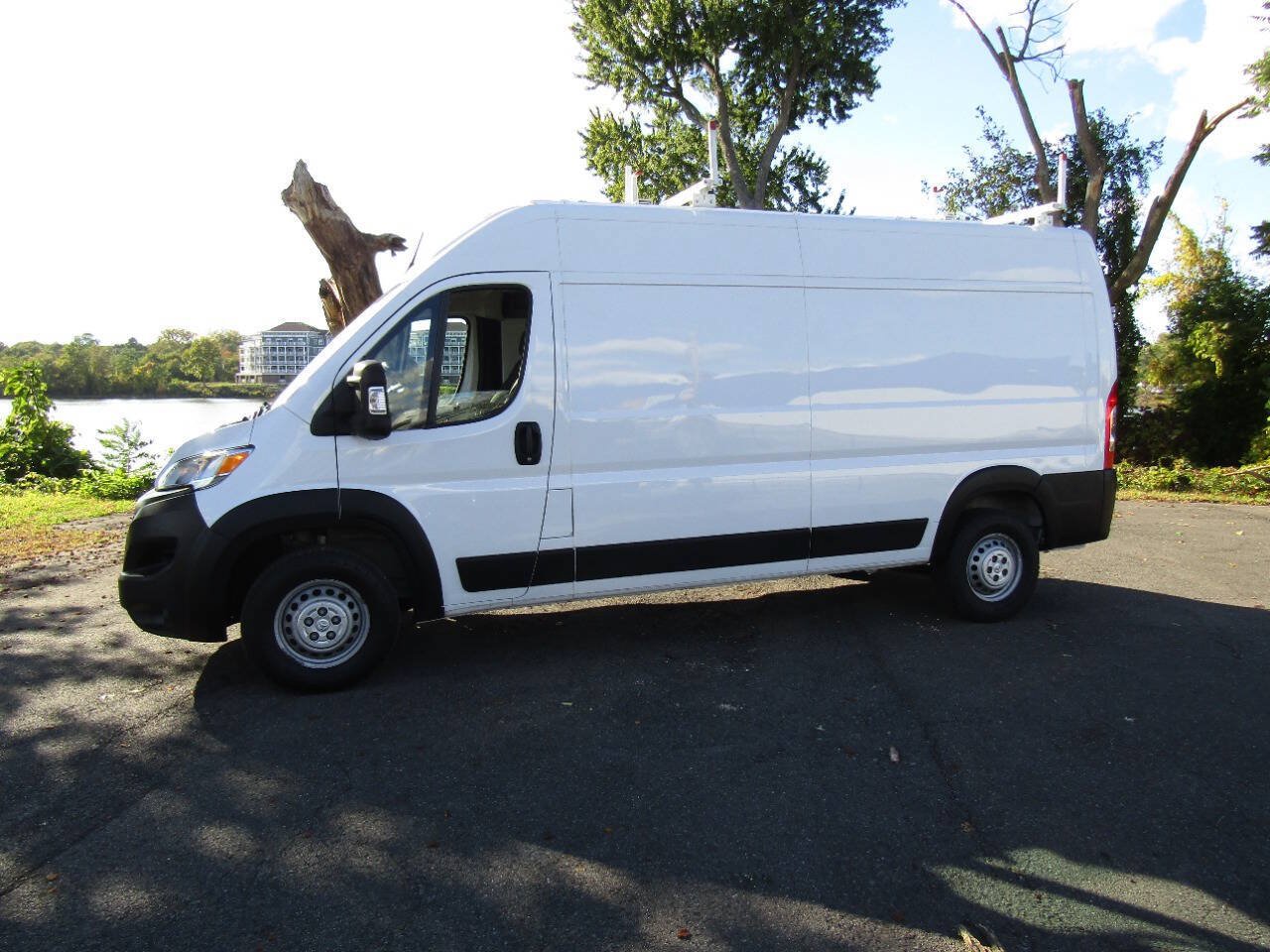 Used 2024 RAM ProMaster 2500 w/ Premium Convenience Group FWD image 3