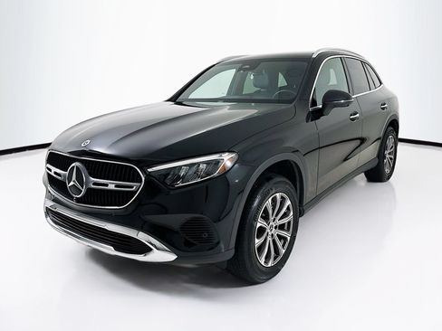 Used 2023 Mercedes-Benz GLC 300 4MATIC image 3