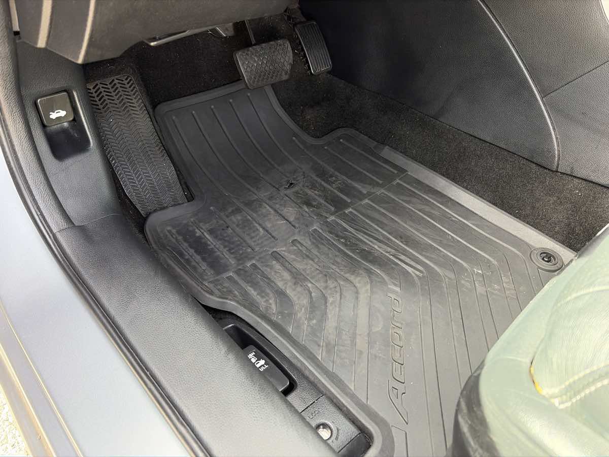 Used 2017 Honda Accord EX-L image 10