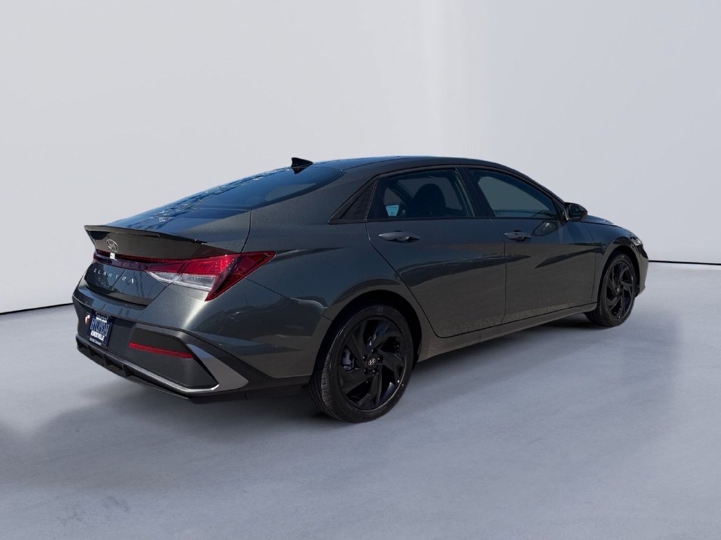 New 2026 Hyundai Elantra SEL FWD image 3