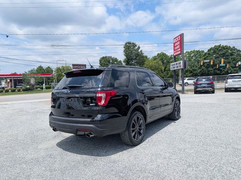 Used 2018 Ford Explorer XLT w/ Equipment Group 202A AWD/4WD image 7