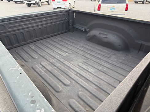 Used 2017 RAM 2500 SLT w/ Luxury Group image 9