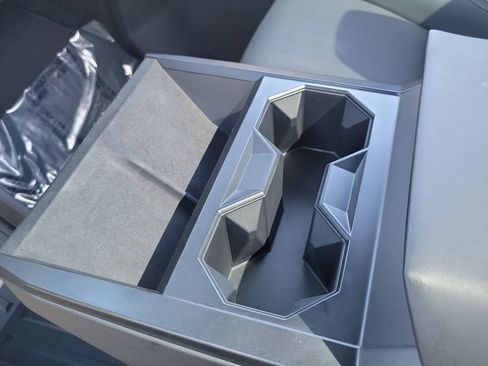 Used 2025 Tesla Cybertruck AWD Crew Cab image 14