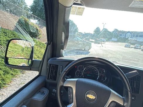 Used 2017 Chevrolet Express 3500 LS RWD image 20