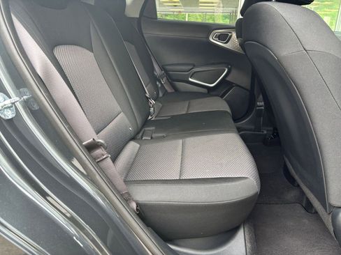 Used 2025 Kia Soul LX w/ LX Technology Package FWD image 36