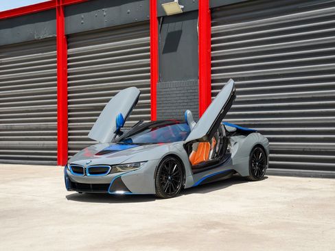 Used 2019 BMW i8 Roadster AWD/4WD image 1