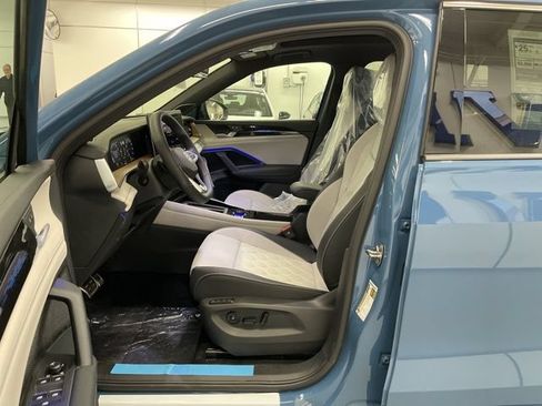 New 2026 Volkswagen Tiguan SEL R-Line AWD/4WD image 7
