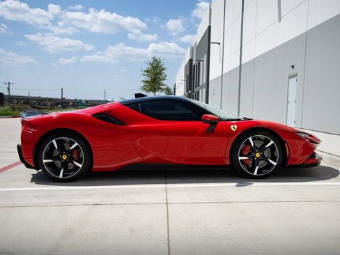 Used 2022 Ferrari SF90 Stradale AWD/4WD image 18
