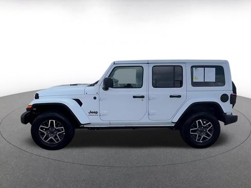 Used 2025 Jeep Wrangler Unlimited Sahara AWD/4WD image 9