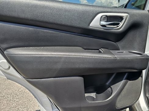 Used 2020 Nissan Pathfinder SV AWD/4WD image 29