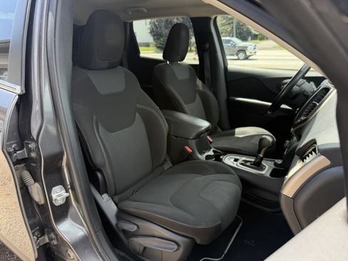Used 2015 Jeep Cherokee Latitude w/ Cold Weather Group AWD/4WD image 14