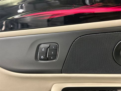 Used 2024 Lincoln Nautilus Premier w/ Equipment Group 102A image 23